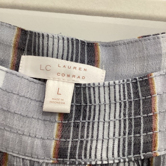 Lauren Conrad large Boho type ladies top. - Picture 3 of 6